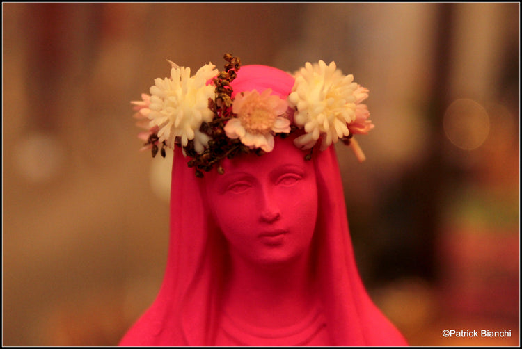 Vierges et Crucifix colorés