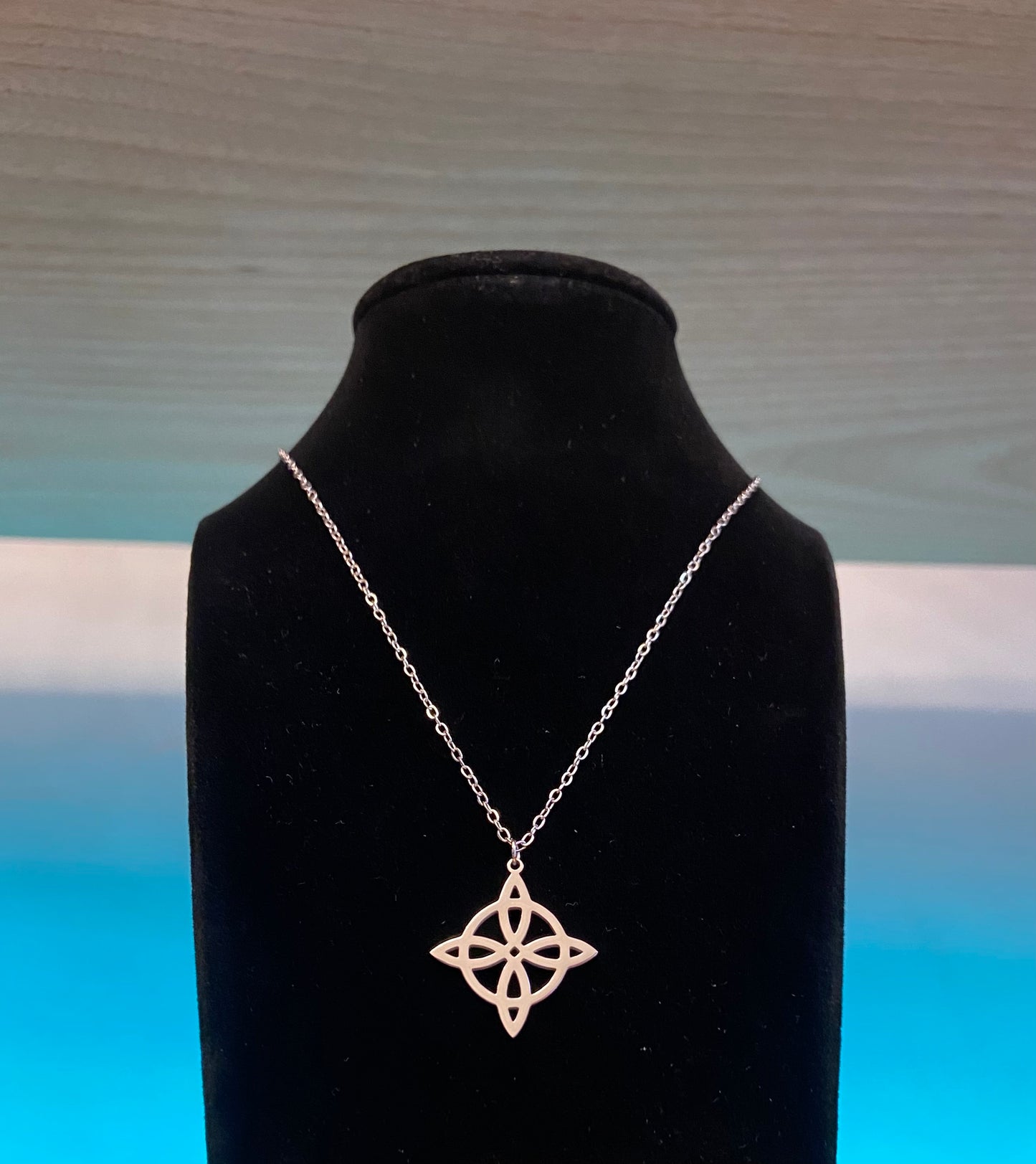Collier Noeud de Sorcière