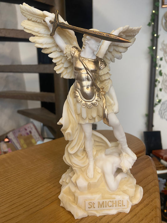 St Michel – Statue en Albâtre 24cm -Beige et Or